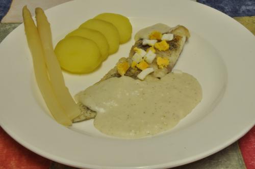 Hejk s chřestem a bílou omáčkou – Střední recept z Španělsko kuchyně, hotový za 30 - 45 minut